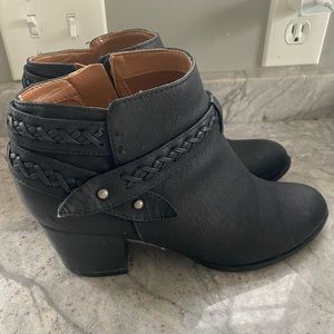 Women's Indigo rd black ankle black boots size 8 1/2